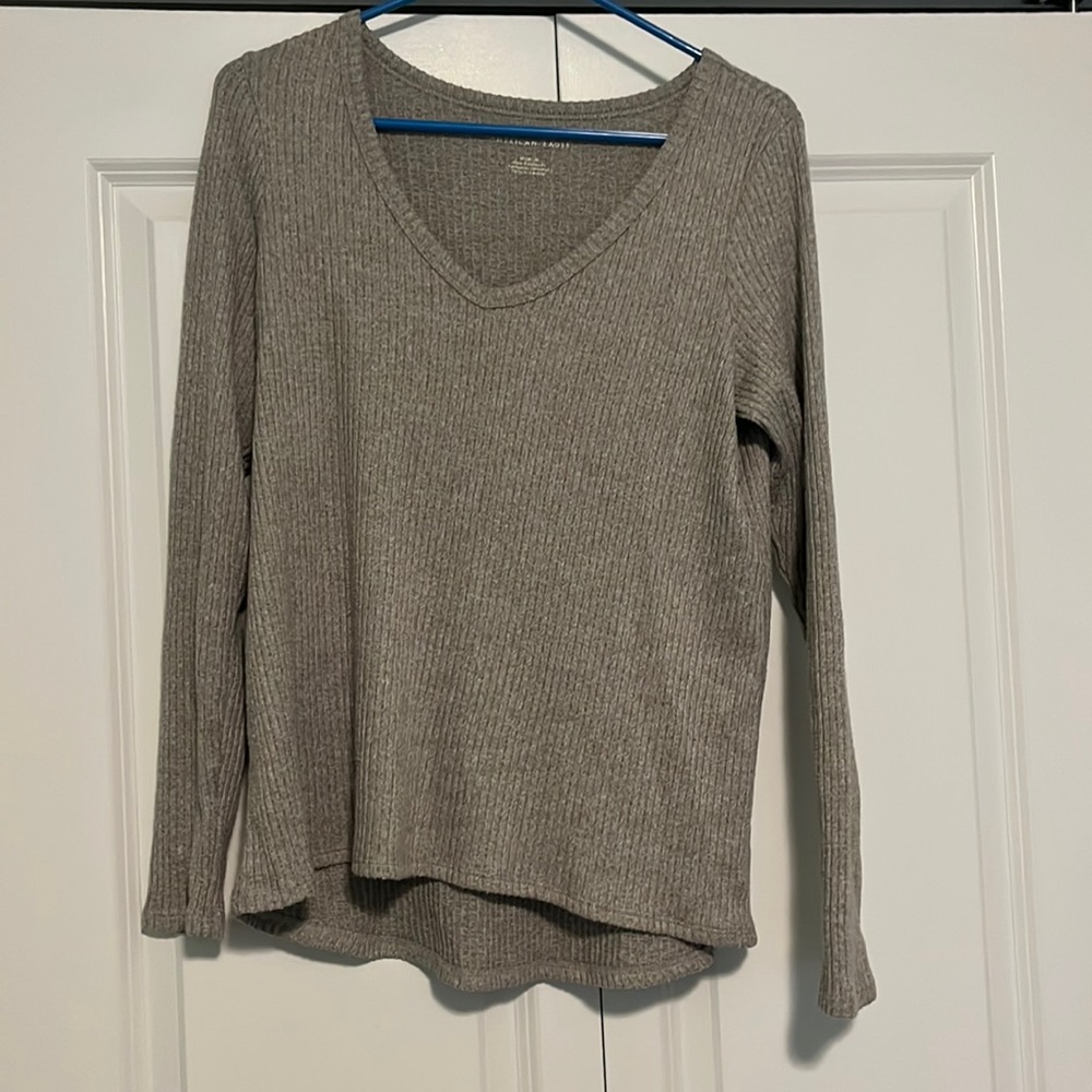 American Eagle grey long sleeve